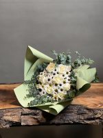 دسته گل رز سفید طرح بابی