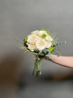 دسته گل عروس رز سفید طرح گرین