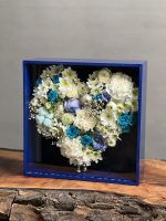 باکس گل رز آبی طرح نیوی لاو - Image 3