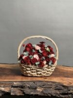 سبد گل رز قرمز طرح بسکت